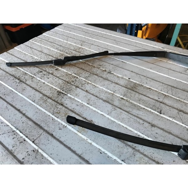 Moteur d essuie glace avec brasVOITIBIZANOIRLOT11147259used