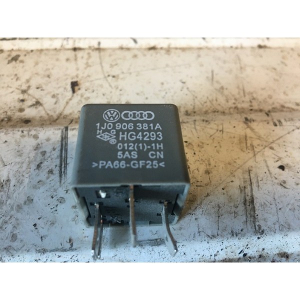 Relais de pompe à carburantVOITIBIZANOIRLOT:D1147537used