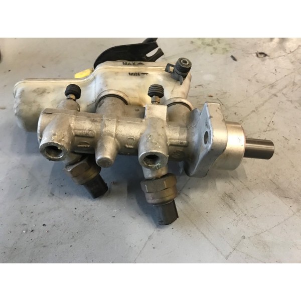 Maitre cylindre de freinVOITLEONROUGELOT:B1147915used