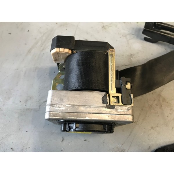 Pretensionneur de ceinture 2VOITLEONROUGELOT:B1147901used