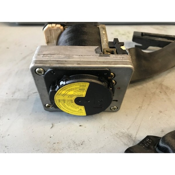 Pretensionneur de ceinture 2VOITLEONROUGELOT:B1147901used