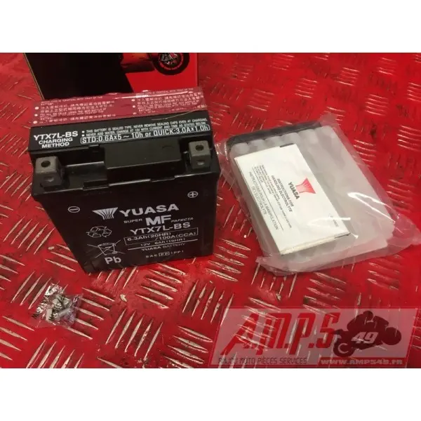 Batterie Yuasa YTX7L-BS- pièce moto occasion