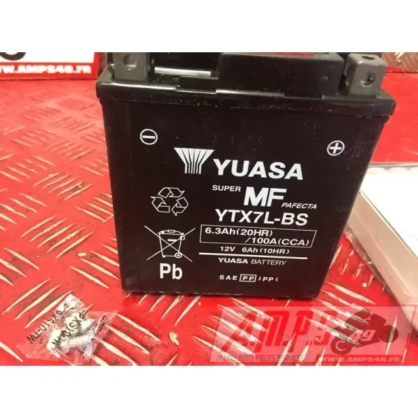 Batterie Yuasa YTX7L-BS- pièce moto occasion
