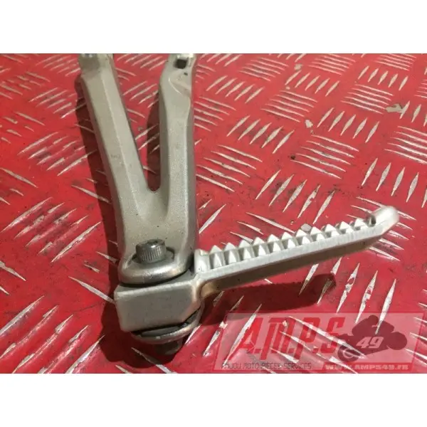 Platine repose pied passager gauche R1 2004 à 2006