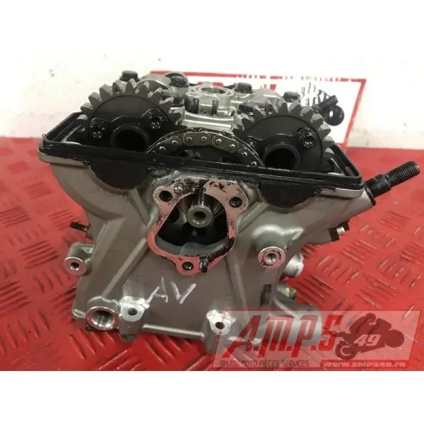 Culasse avec arbre a came avant