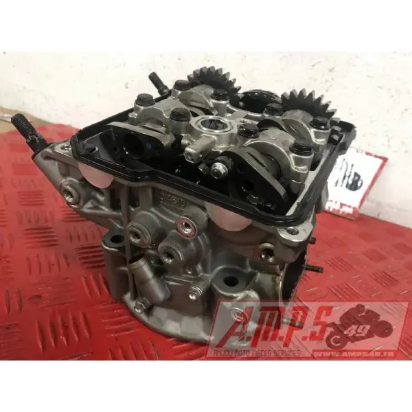 Culasse avec arbre a came avant