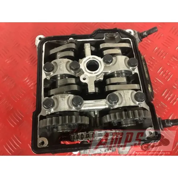 Culasse avec arbre a came avant