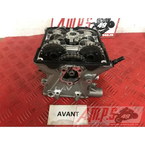 Culasse avec arbre a came avant