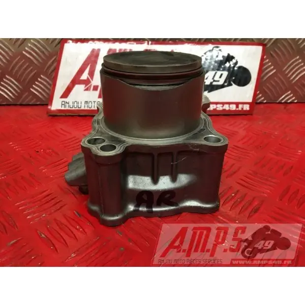 Cylindre avec piston arrière