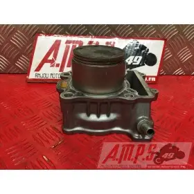 Cylindre avec piston avant