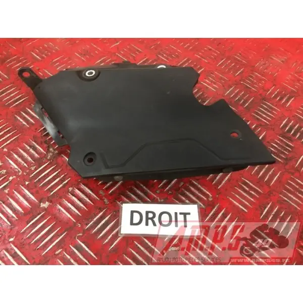 Cache plastique avant droitMT0913CZ-610-RAB0-B5368033used