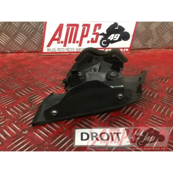 Cache plastique avant droitMT0913CZ-610-RAB0-B5368033used