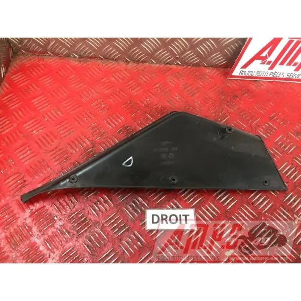 Plastique de flanc droit 1F367512CH-592-QBH5-B0377909used