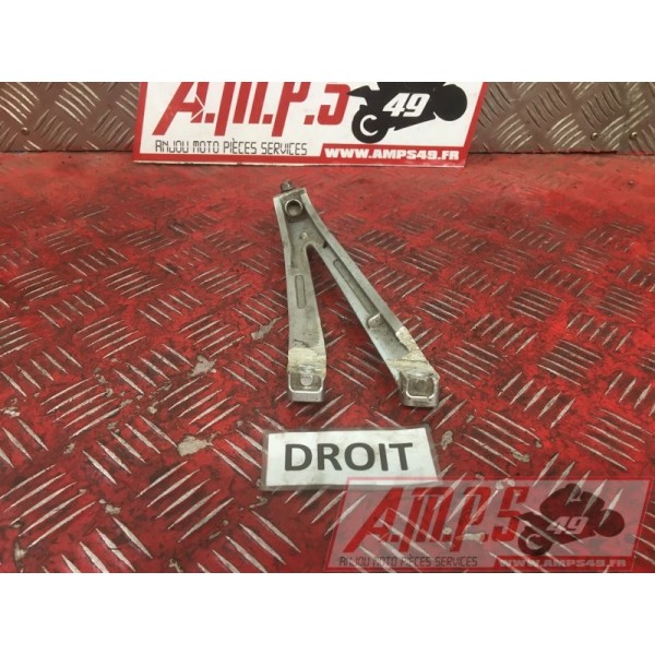 Platine repose pied passager droite Yamaha R1 2004 à 2006 5VYR104BR-819-ZFH1-C5546802used