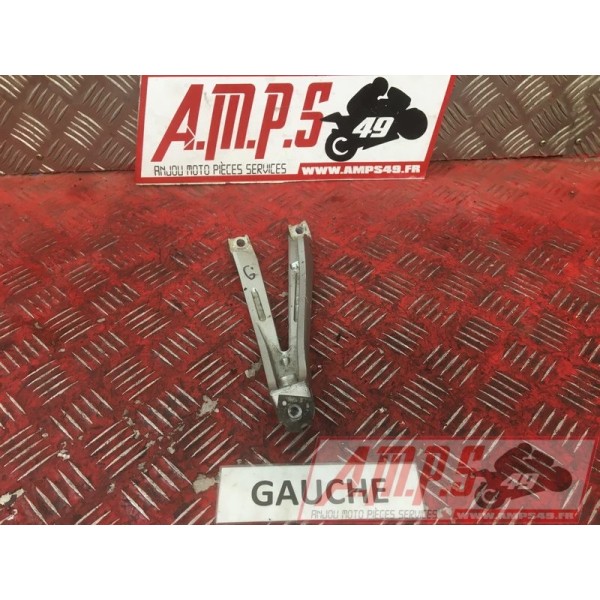 Platine repose pied passager gauche Yamaha R1 2004 à 2006 5VYR104BR-819-ZFH1-C5546800used