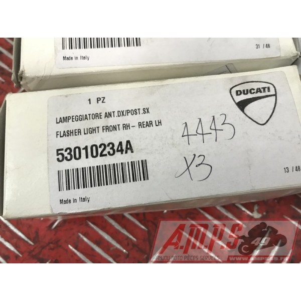 53010234A CLIGNOTANT AVANT DROIT OU ARRIERE GAUCHE DUCATI 696 / 796 / 1100 / MULTISTRADA 1200 - pièce moto occasion
