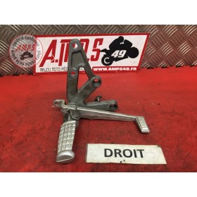 Platine repose pied droite Triumph 955I Daytona 1999 à 2001