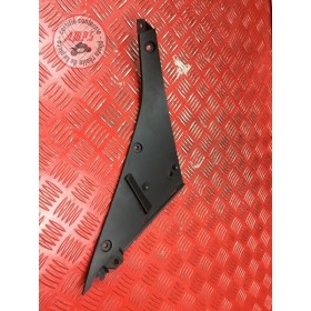 Cache sur flanc de carénage droit 