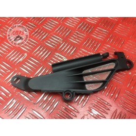 Cache plastique avant gauche 