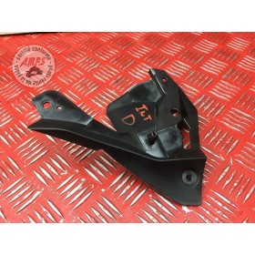 Cache plastique avant droit 