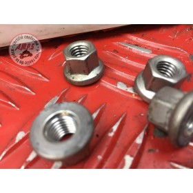 Ecrou collecteur d'échappement 