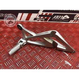 Platine repose pied passager droite 