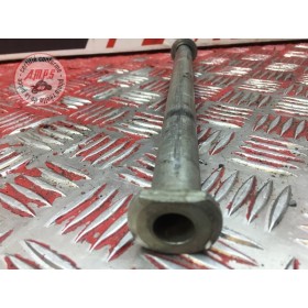 Axe de roue arriere