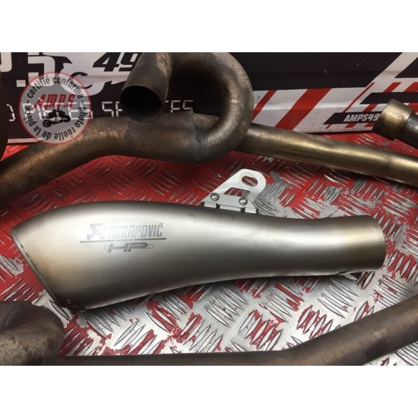 Ligne avec silencieux Akrapovic 