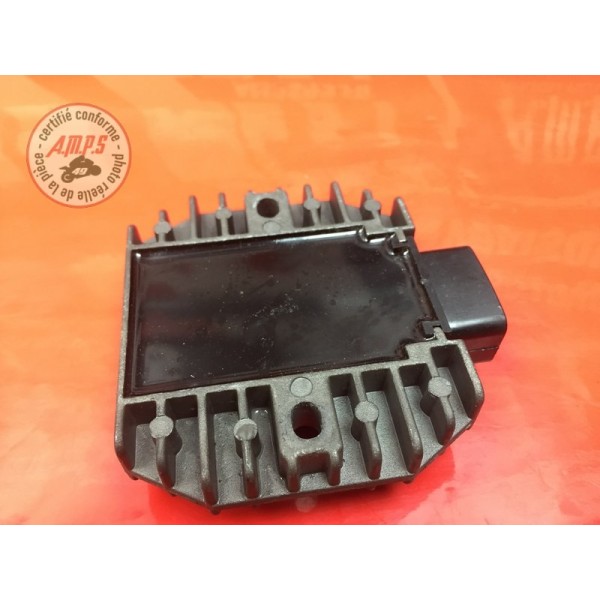 Regulateur de tension 