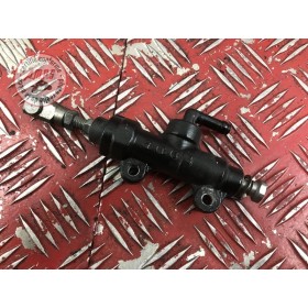 Maitre cylindre de frein arriere 