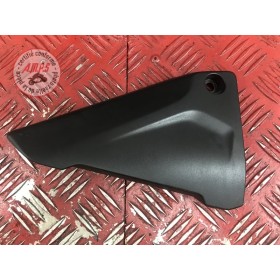 Cache plastique sous selle gauche 