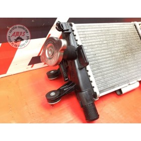 Radiateur d'eau droit 