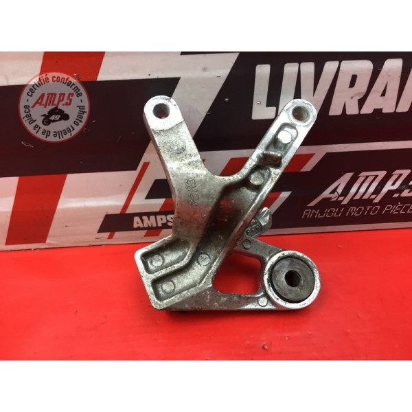 Platine repose pied passager droite 