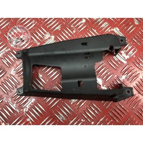 Cache plastique derrière optique de phare 