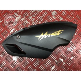 Cache plastique sous selle droit 