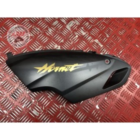 Cache plastique sous selle gauche 