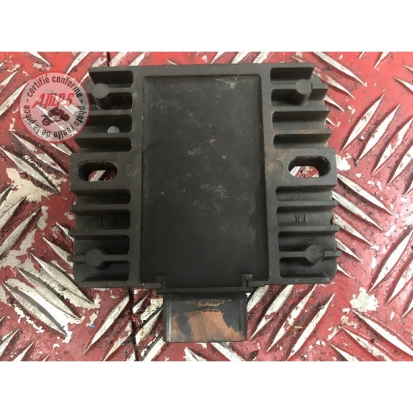 Regulateur de tension 
