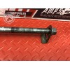 Axe de roue arriere