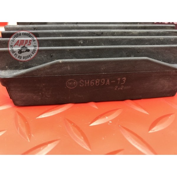 Regulateur de tension Honda CBF 900 Hornet 2002 à 2006
