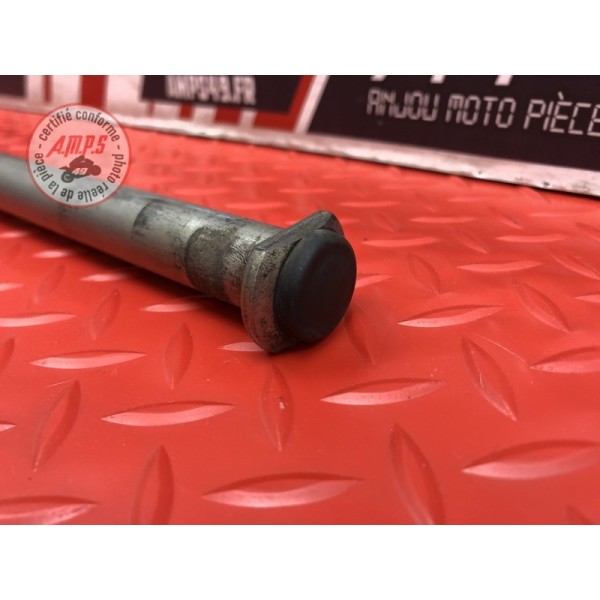 Axe de roue arriere 
