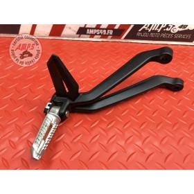 Platine repose pied passager droite Triumph 765 Street Triple RS 2023 à 2025