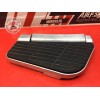 Platine repose pied passager droite 