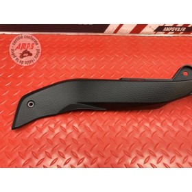 Cache plastique sous selle gauche 