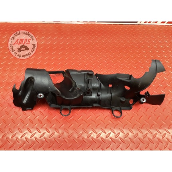 Cache plastique sur moteur 