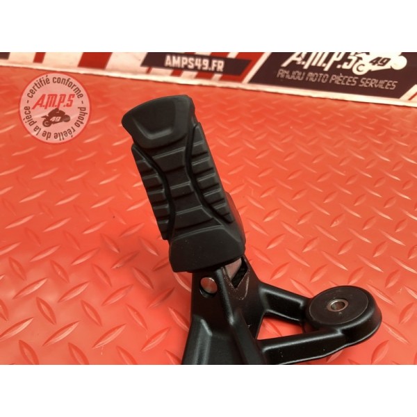 Platine repose pied passager droite 