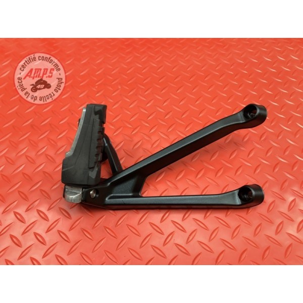 Platine repose pied passager droite 
