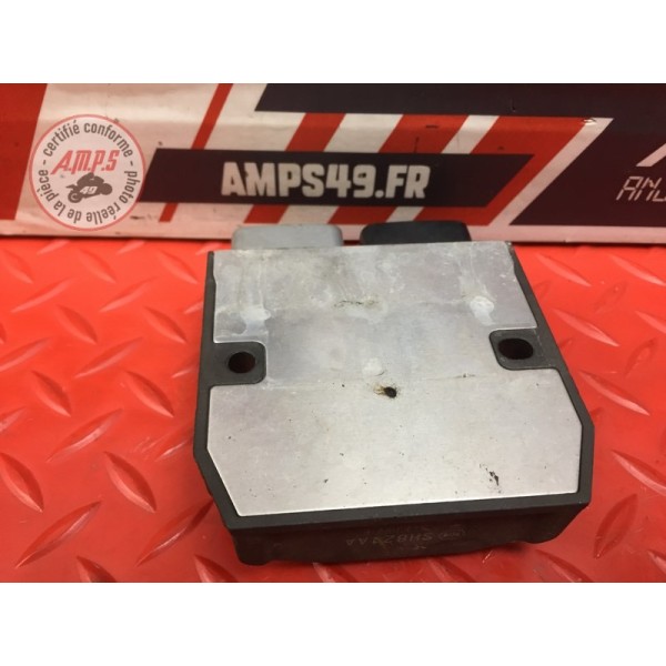 Regulateur de tension 