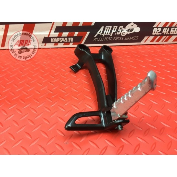 Platine repose pied passager droite 