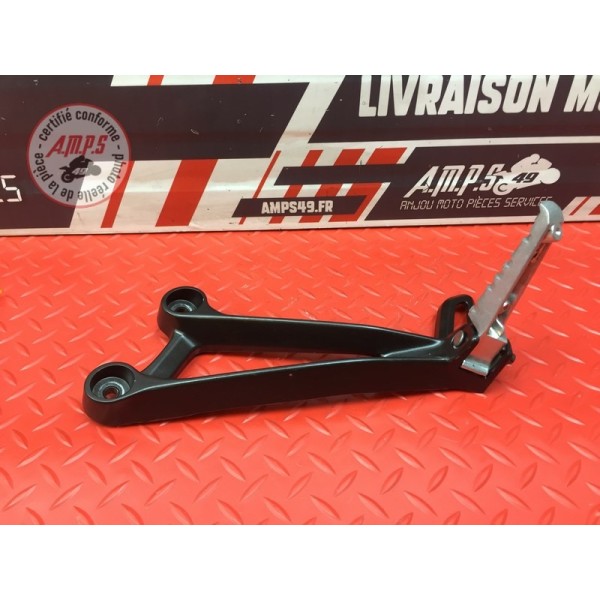 Platine repose pied passager gauche 