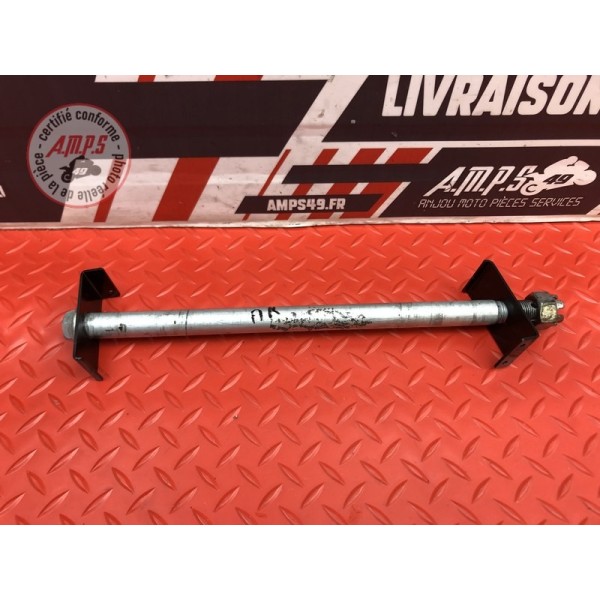 Axe de roue arriere